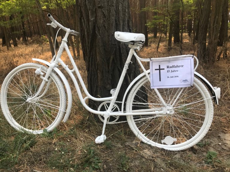 Weißes Fahrrad in Wittenberg ADFC SachsenAnhalt